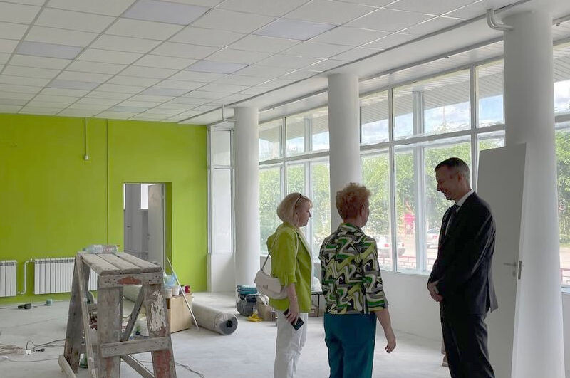    Депутат Государственной Думы Алексей Волоцков в детской библиотеке Камышина (фото с личной страницы депутата)