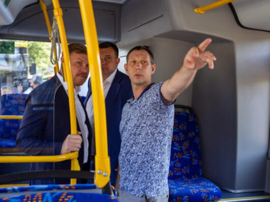    крайний справа - новый глава дептранса Ростова Константин Лашенко // фото: Ростовский городской транспорт