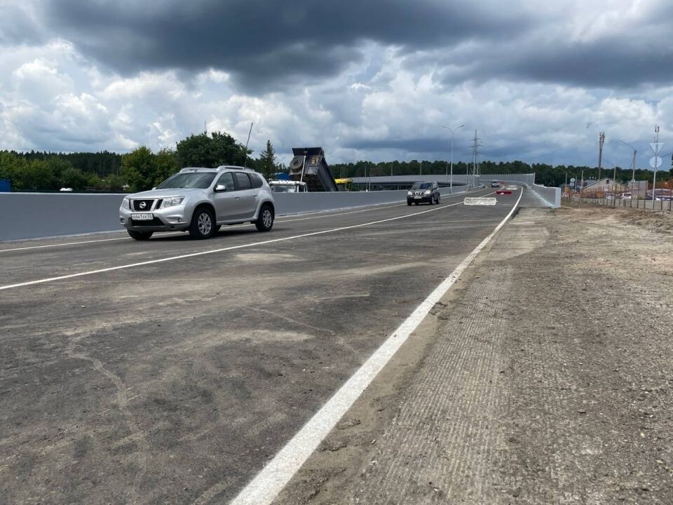    Открытие проезда по путепроводу на строящейся развязке в Барнауле. Источник: Виталий Барабаш