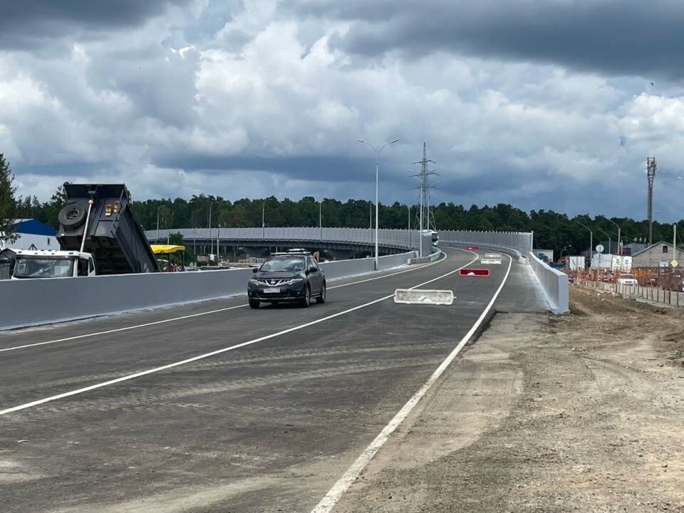    Открытие проезда по путепроводу на строящейся развязке в Барнауле. Источник: Виталий Барабаш