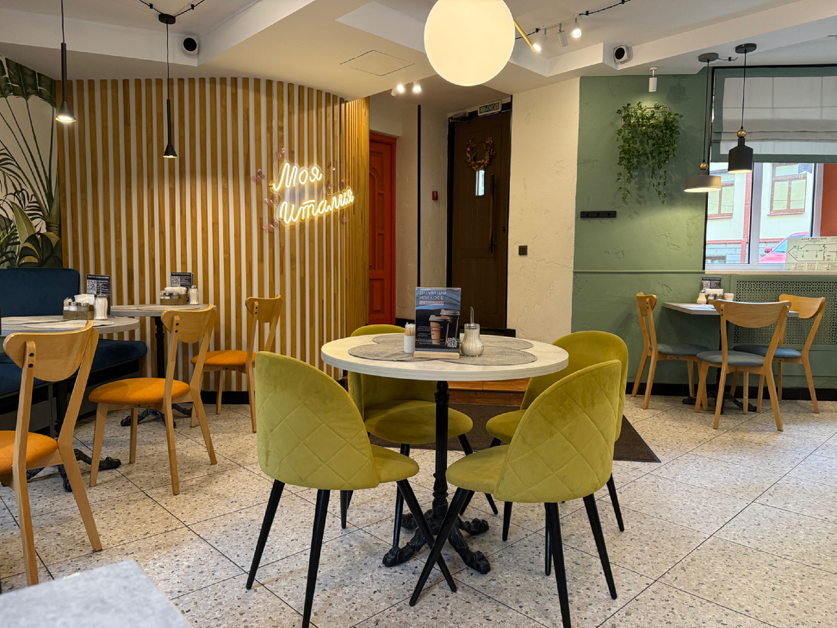 Интерьер кафе "Моя Италия". Все фото в подборке мои.