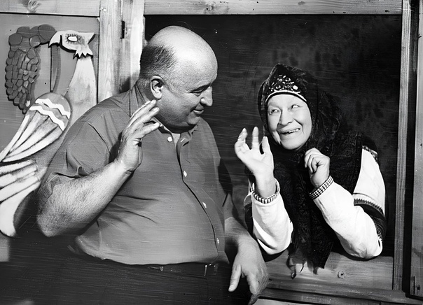 Режиссёр Александр Артурович Роу и актриса Анастасия Платоновна Зуева,исполнявшая роль сказительницы в телепередаче "В гостях у сказки"