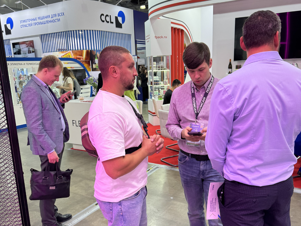 Представители типографии «Империя цвета» и наш менеджер Леонид Павлов