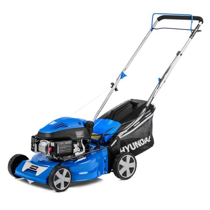 Многие из вас знают мою слабость к газонокосилкам Хундай, и Hyundai L 4220S - не исключение: выглядит она реально круто!