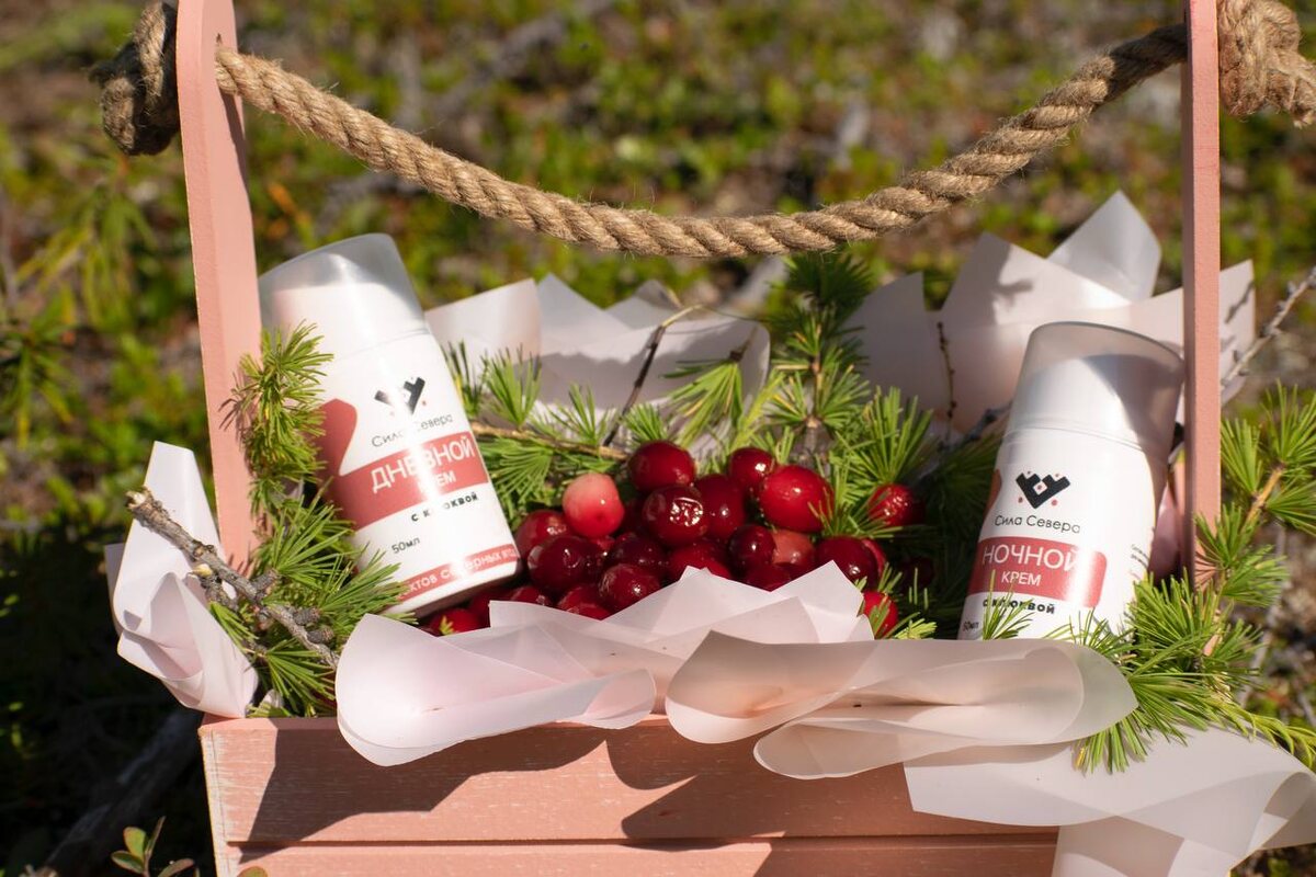 Первое предприятие из Ямало-Ненецкого автономного округа получило сертификат «Сделано в России» в категории «Надежность». Документ подтверждает высокое качество косметических средств, созданных из натуральных продуктов и ягод Крайнего Севера. Индивидуальный предприниматель Мария Богомазова, основательница бренда «Сила Севера», зарегистрировала товарный знак в августе 2023 года, а сама компания была основана в 2016 году.