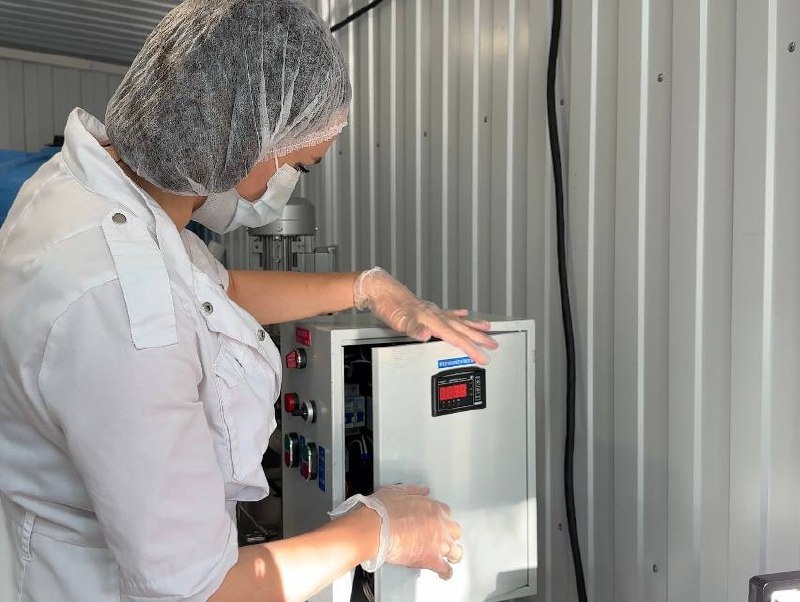 Производство косметики расположено в непосредственной близости к сырьевой базе в городе Лабытнанги Ямало-Ненецкого автономного округа. В процессе производства компания не использует опасные синтетические ингредиенты, что обеспечивает безопасность и натуральность косметики.