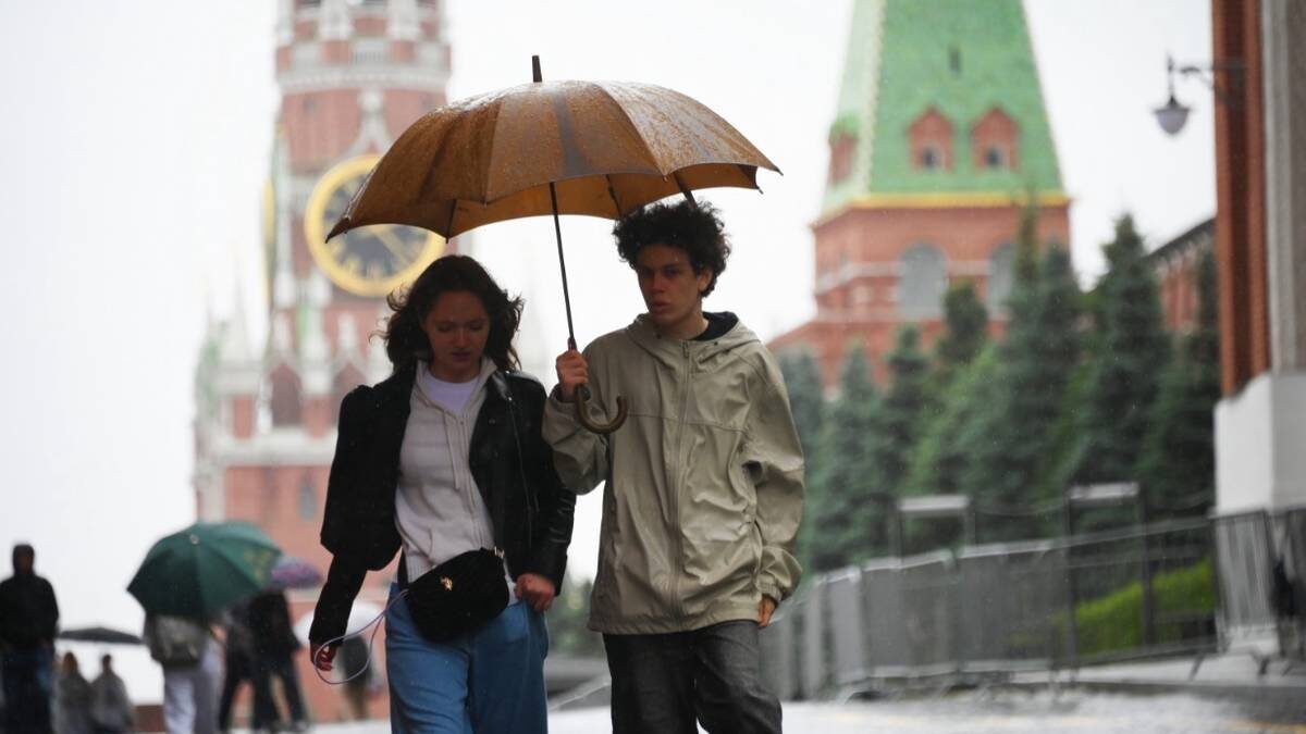    Студенты Сабина Кочетова и Дмитрий Тимшин на Красной площади / Фото: Пелагия Замятина / Вечерняя Москва