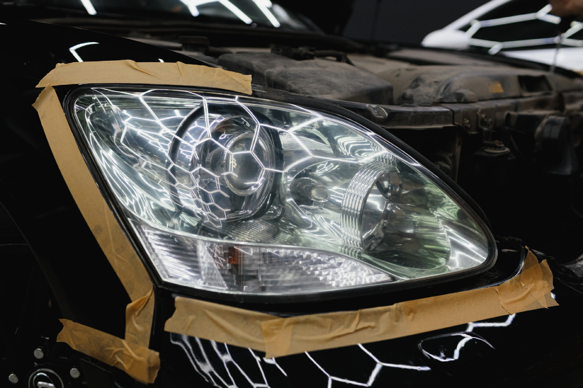 Источник фото: https://custom-heroes.ru/raboty/vid-uslugi/avtosvet/nashi-raboty/novaya-zhizn-optiki-lexus-ls-430-aozoom-k10-protiv-ustarevshego/