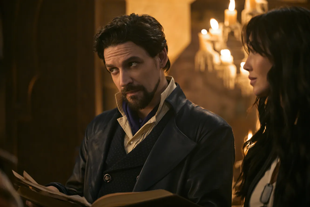 Каллум Макгоун в роли Викрама Чемберлена