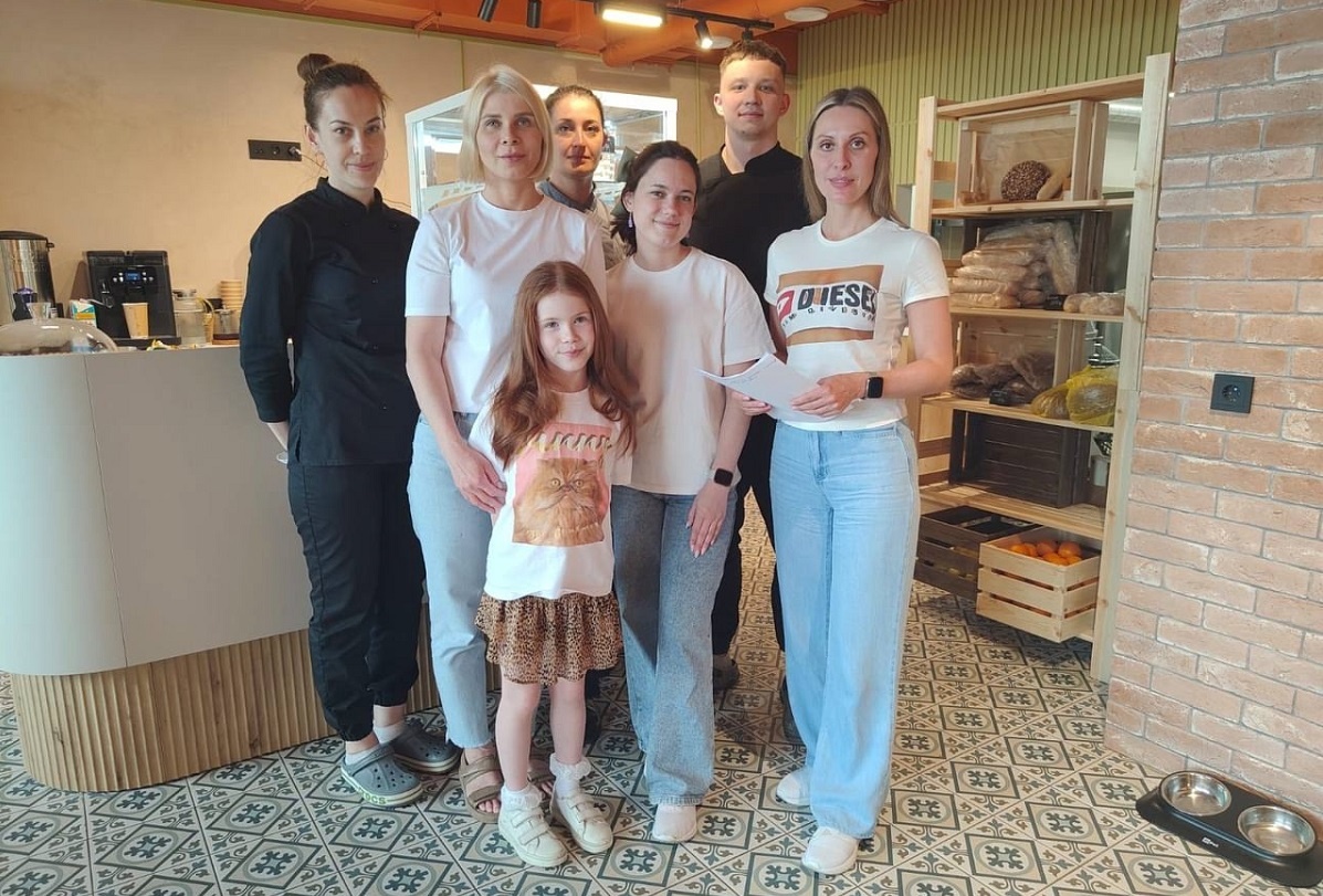    Екатерина Викаренко с дочерью и командой