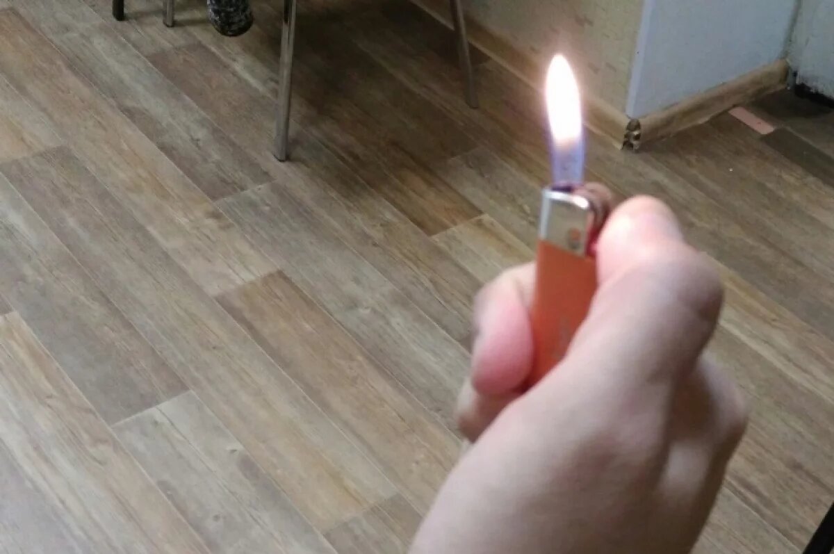    Ребёнок поджёг свою квартиру в Будённовске, играя с зажигалкой