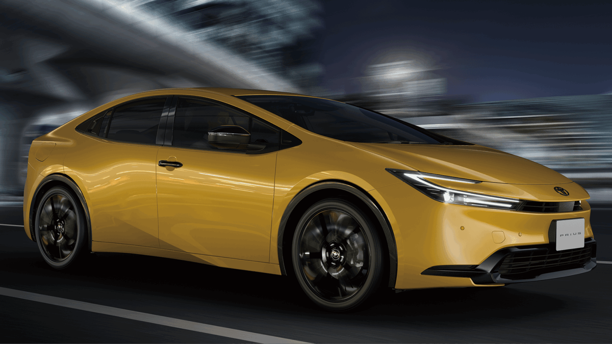    Toyota Prius PHEV Night Shade. Фото Toyota