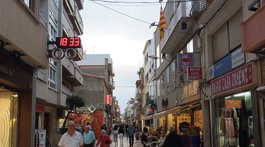 прогулочная торговая улица 