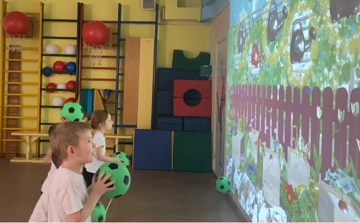 Игра "Весенний сад" на Интерактивной стене. Познавательное занятие в движении!