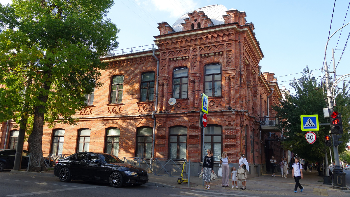 Краснокирпичный дом генерала Назарова. Конец XIX века. 