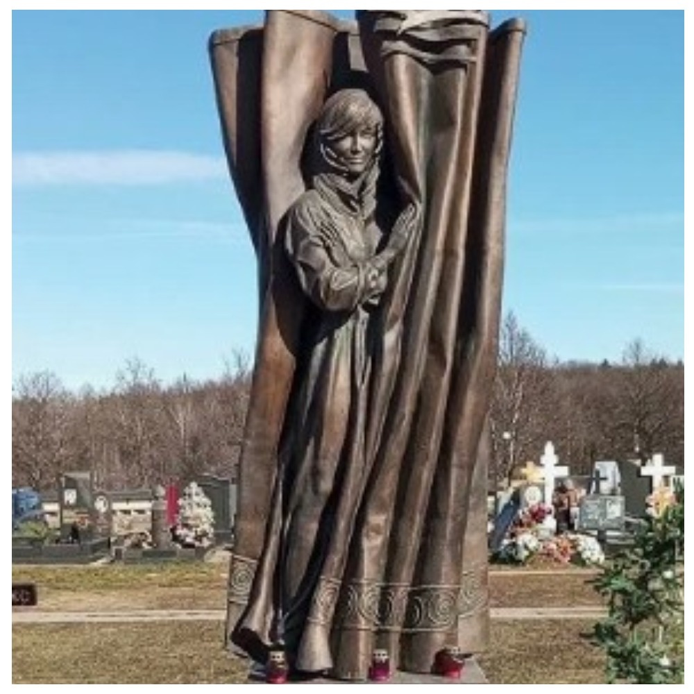 Памятник Ирине Мирошниченко