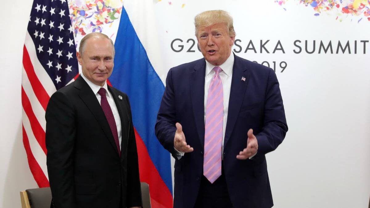    Президенты Владимир Путин и Дональд Трамп во время встречи на полях саммита G20 в Осаке / Фото: Михаил Климентьев / РИА Новости