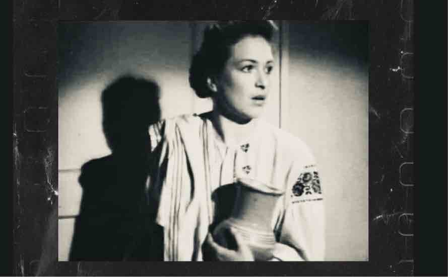 Клара Лучко в роли тётушки Марины в художественном фильме Сергея Герасимова "Молодая гвардия" (1948) 