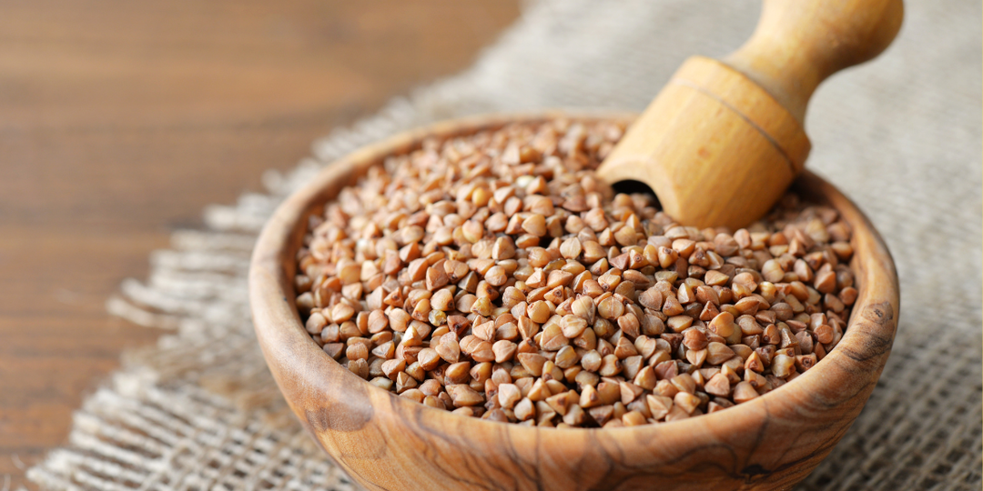 Растет ли сахар крови от гречки, стоит ли ее есть диабетикам, и какую лучше всего выбрать?