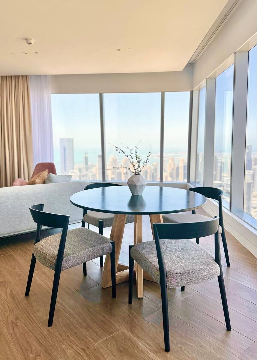 Интерьер квартиры в пастельных тонах; проект Furni в Uptown Tower