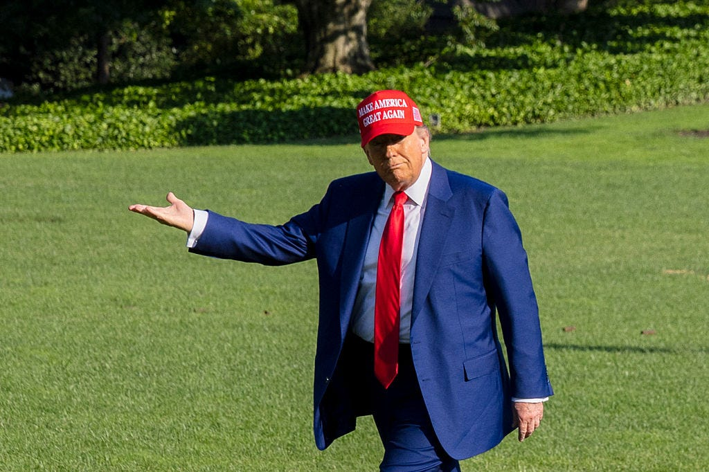 Купили бы вы подержанную Tesla у этого человека? (Фото MEHMET ESER/Middle East Images/AFP через gettyimages)