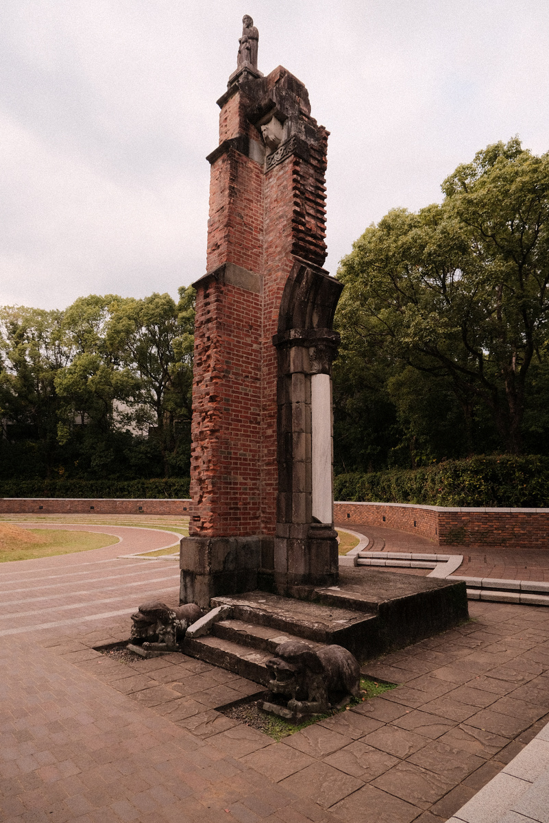 Сохранившаяся часть собора Ураками в Нагасаки.