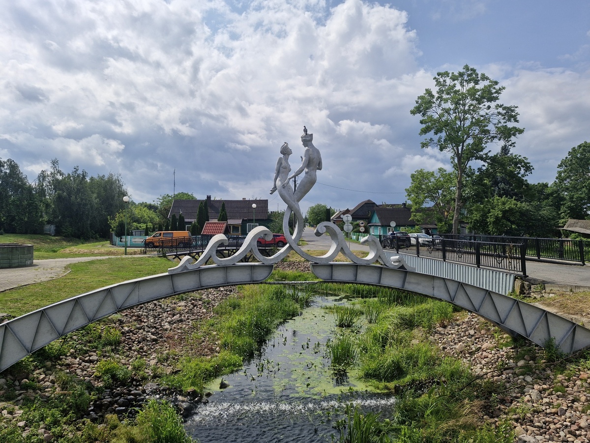 Мост слияния двух речушек. Тоже змеи....