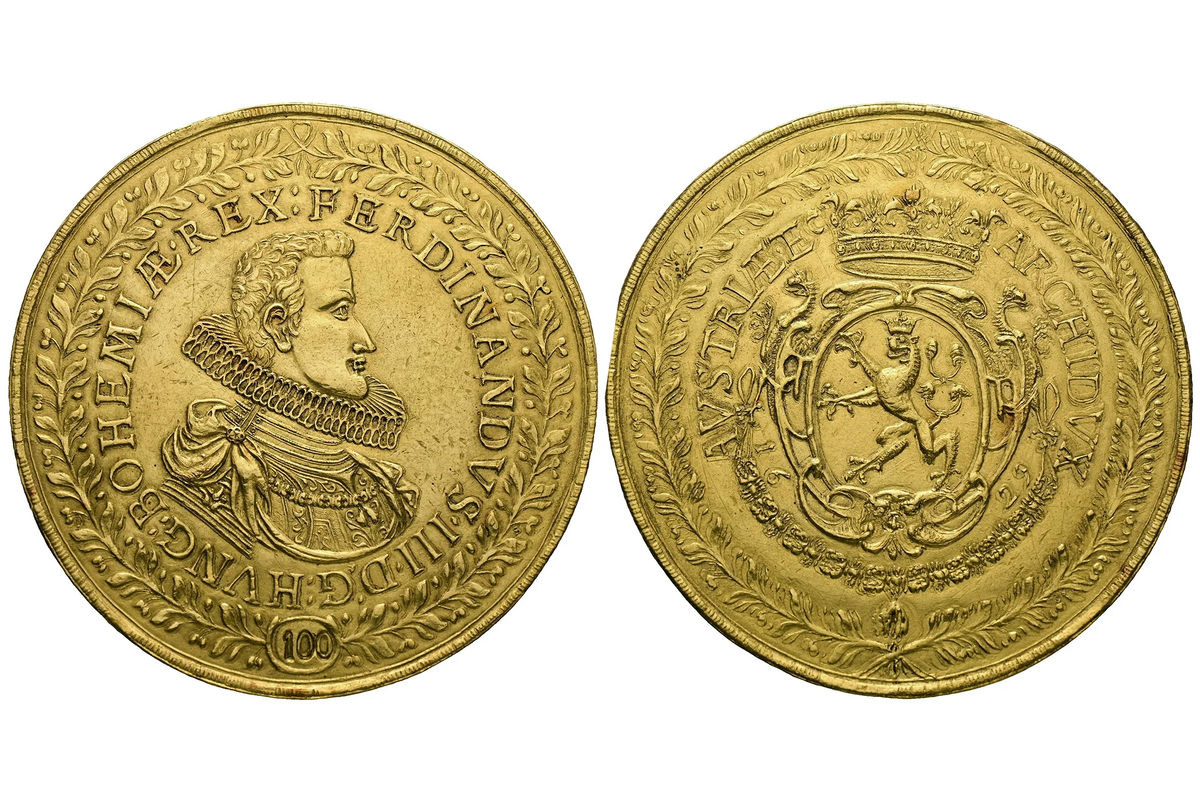 Среди предметов, которые уйдут с молотка, — золотая монета Фердинанда III Габсбурга достоинством в 100 дукатов, отчеканенная в 1629 году.