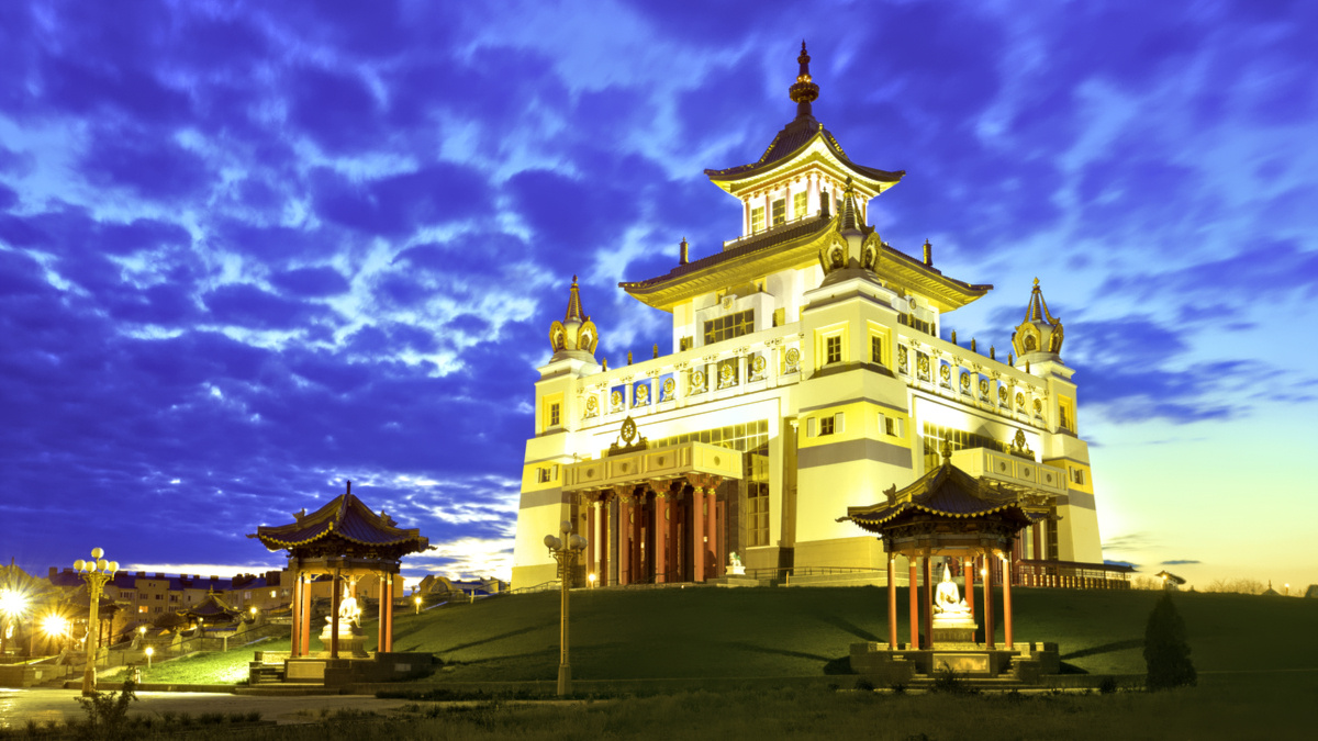 Храм Золотая обитель Будды Шакьямуни