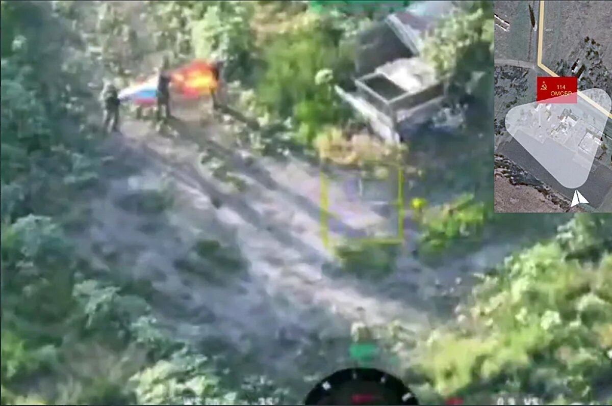    Российский флаг в освобожденном селе Дачное Днепропетровской области.