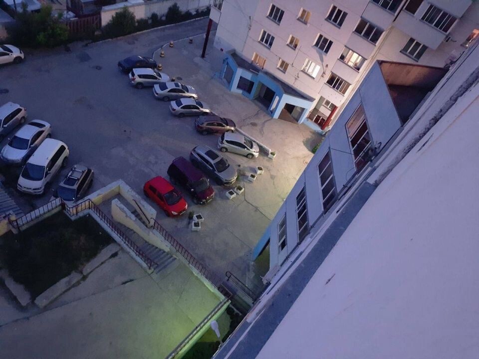    Двор, где произошла стрельба. Источник: vk.com/vkurse22