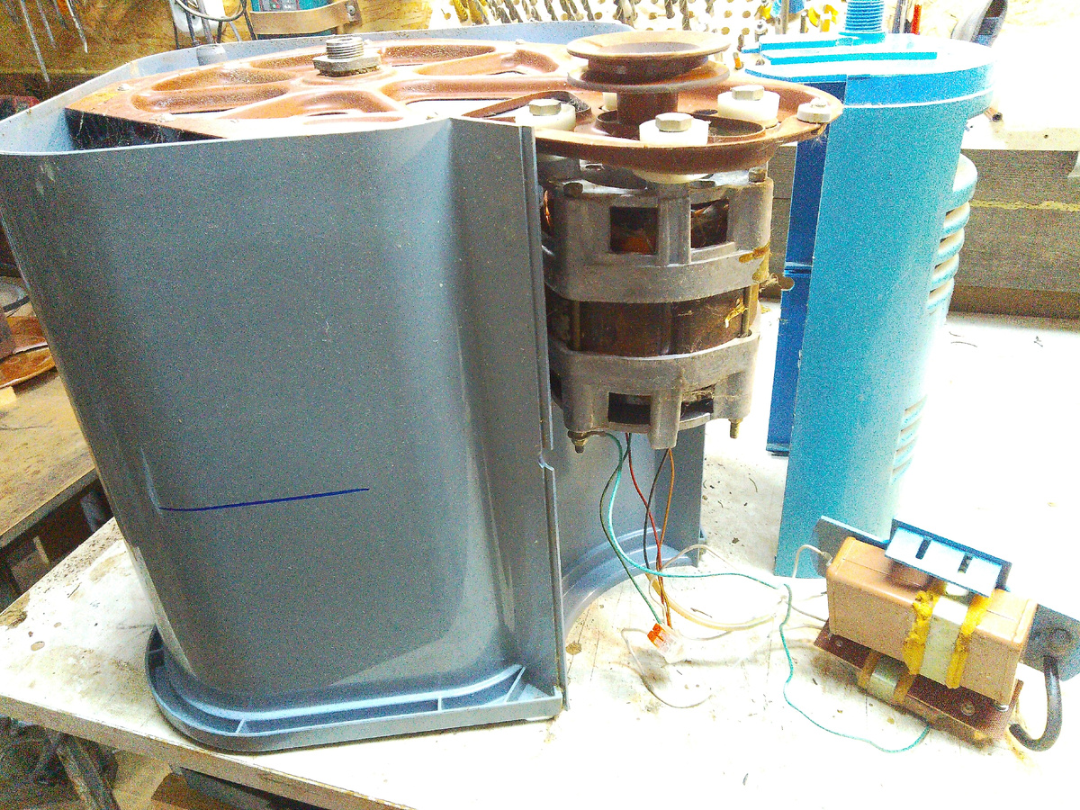 Двигатель и пусковой конденсатор