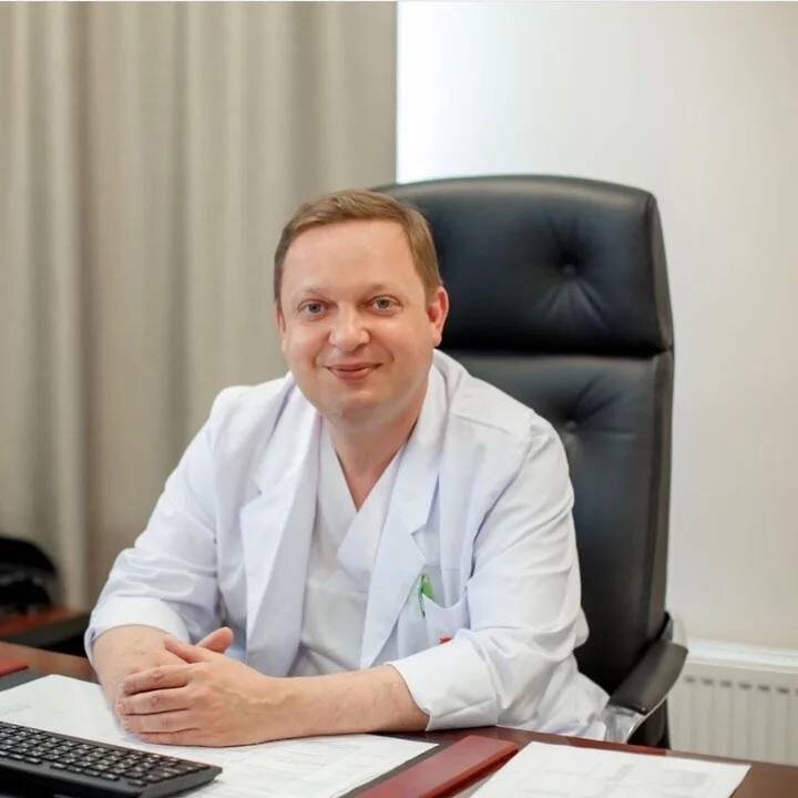 В клинике репродукции «Философии красоты и здоровья» назначен новый гендиректор
Пермскую клинику репродукции «Философии красоты и здоровья» возглавил экс-главврач самарского клинического госпиталя «Мать и дитя» ИДК Андрей Подтетенев. Как указано в сервисе rusprofile.ru, господина Подтетенева назначили руководителем клиники репродукции «Философия красоты и здоровья» 30 июня. Кроме того, Андрей Подтетенев стал гендиректором ООО «Любимый доктор» - кудымкарской клиники «Философии красоты и здоровья». Ранее посты в этих организациях занимала гендиректор медицинского центра «Философия красоты и здоровья» Ирина Гневашева.