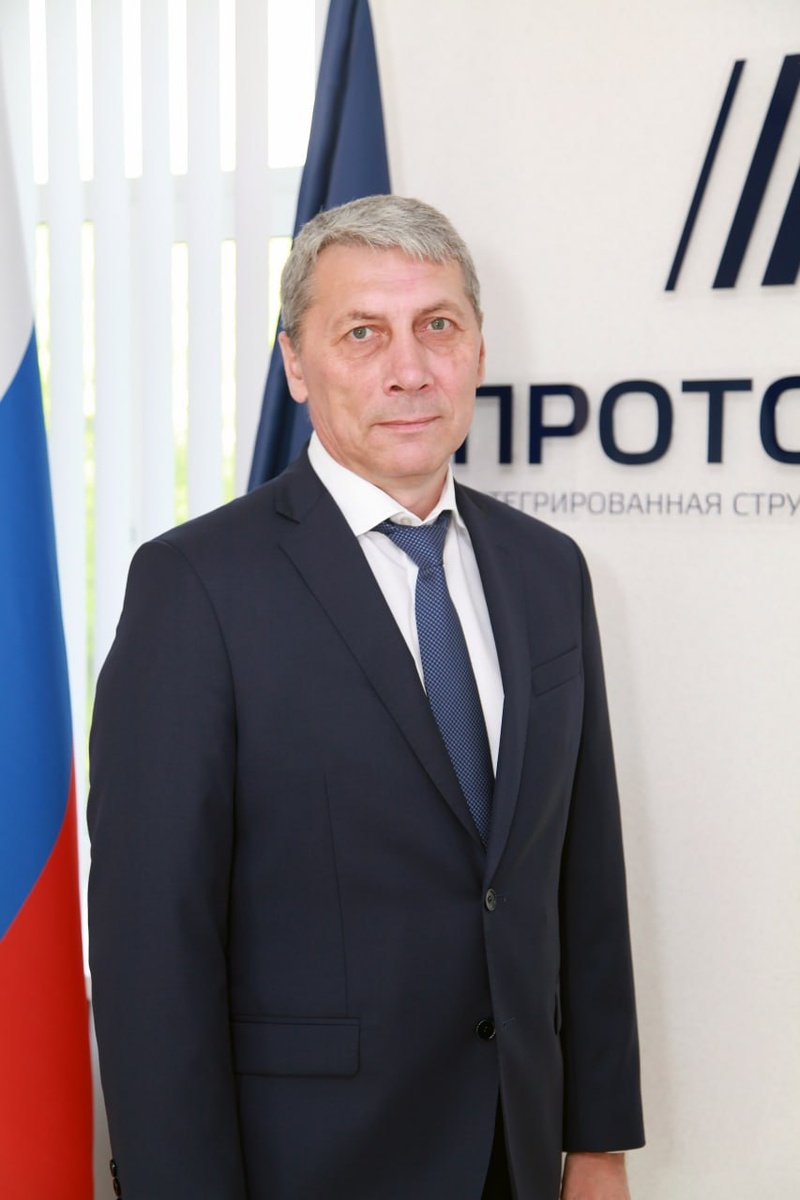 Директором АО «Протон-ПМ» избран Александр Лядов, сообщает пресс-служба предприятия. Соответствующее решение принял совет директоров общество, также орган управления предприятием досрочно прекратил полномочия Ивана Краснова, который с января этого года возглавляет АО «НПО «Энергомаш». 

Александр Лядов родился в 1969 году, окончил механико-технологический факультет пермского политеха. С 1986 года господин Лядов работает на производстве ракетных двигателей, Прошел путь от ученика токаря в испытательном цехе до заместителя директора по качеству — главного контролёра АО «Протон-ПМ». Награжден благодарностью Госкорпорации «Роскосмос», имеет почетное звание «Заслуженный работник ракетно-космической промышленности РФ».