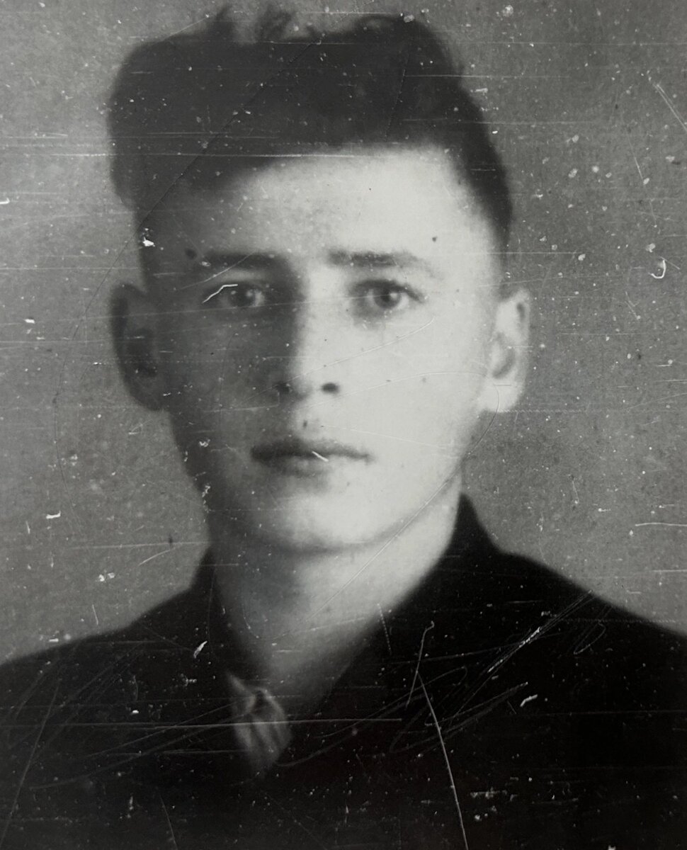 Виктор на первом курсе.