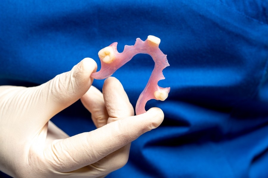 Нейлоновый протез