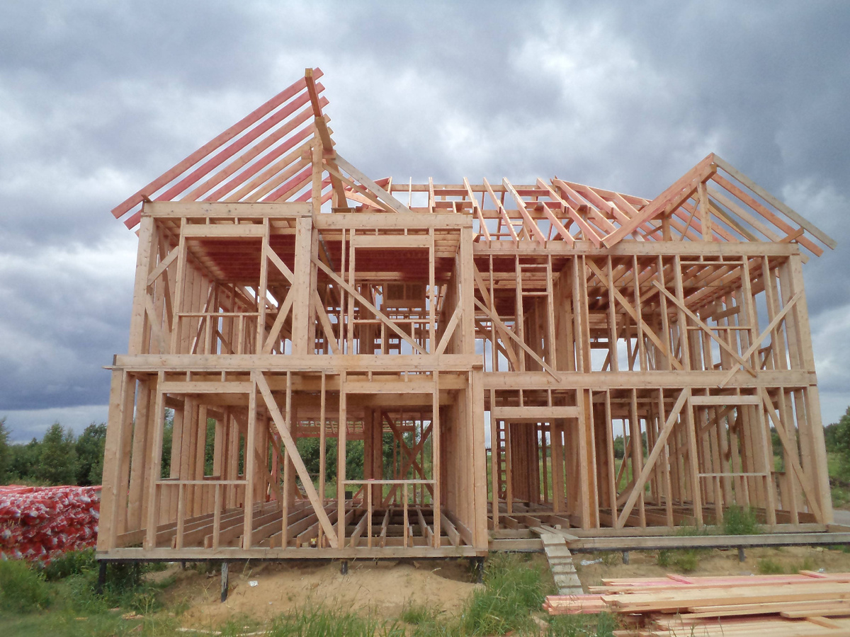 Классический каркасник, в которм мне бы было просто страшно жить в будущем, зато дешево