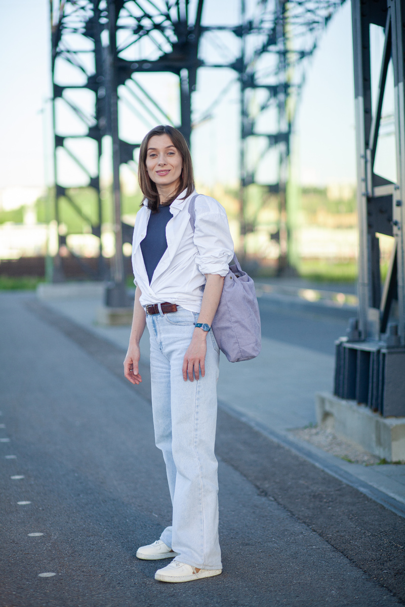 Алена Калистратова. Стилист, исследователь моды. Как раз в тех самых Пакгаузах, которые спаяны по технологии Эйфелевой башни, но про них - уже совсем другая история! 