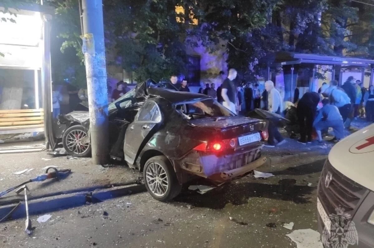    Водитель, влетевший в остановку в Нижнем, отправлен под домашний арест