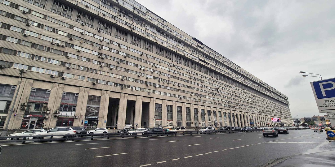 "Человейник" для советских граждан в центре Москвы. Нынешним застройщикам до него далеко