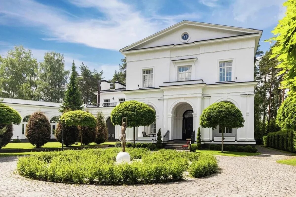    Особняк продюсера Виктора Дробыша площадью 2 тыс. кв. м.