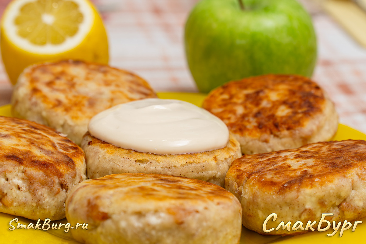 Ароматные сырники с яблоком и корицей - изысканный домашний десерт