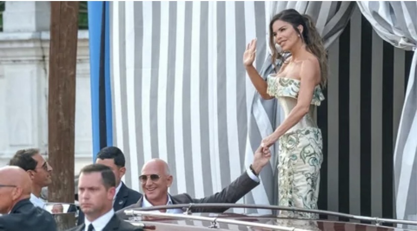 Вот это платье мне у нее особенно запомнилось. 