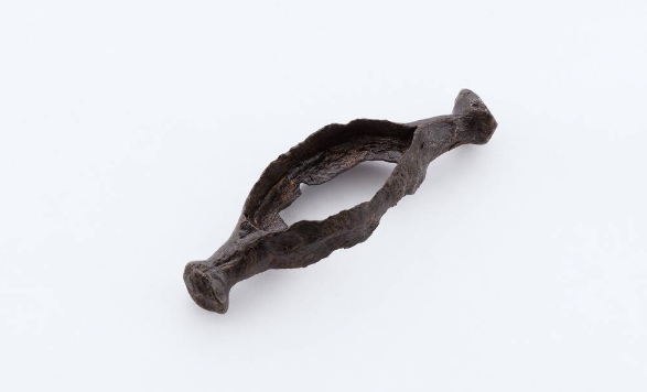 Гарда сабли, XIII–XIV вв, 7,5x2,5x1,5 см, железо, сплав медный; ковка, обмеднение