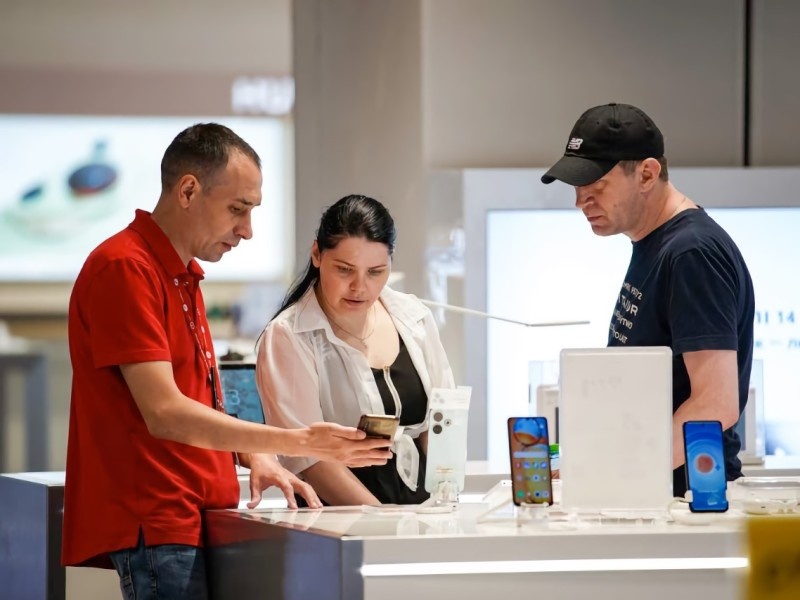    Курс вниз, цены вверх. Почему смартфоны снова дорожают?