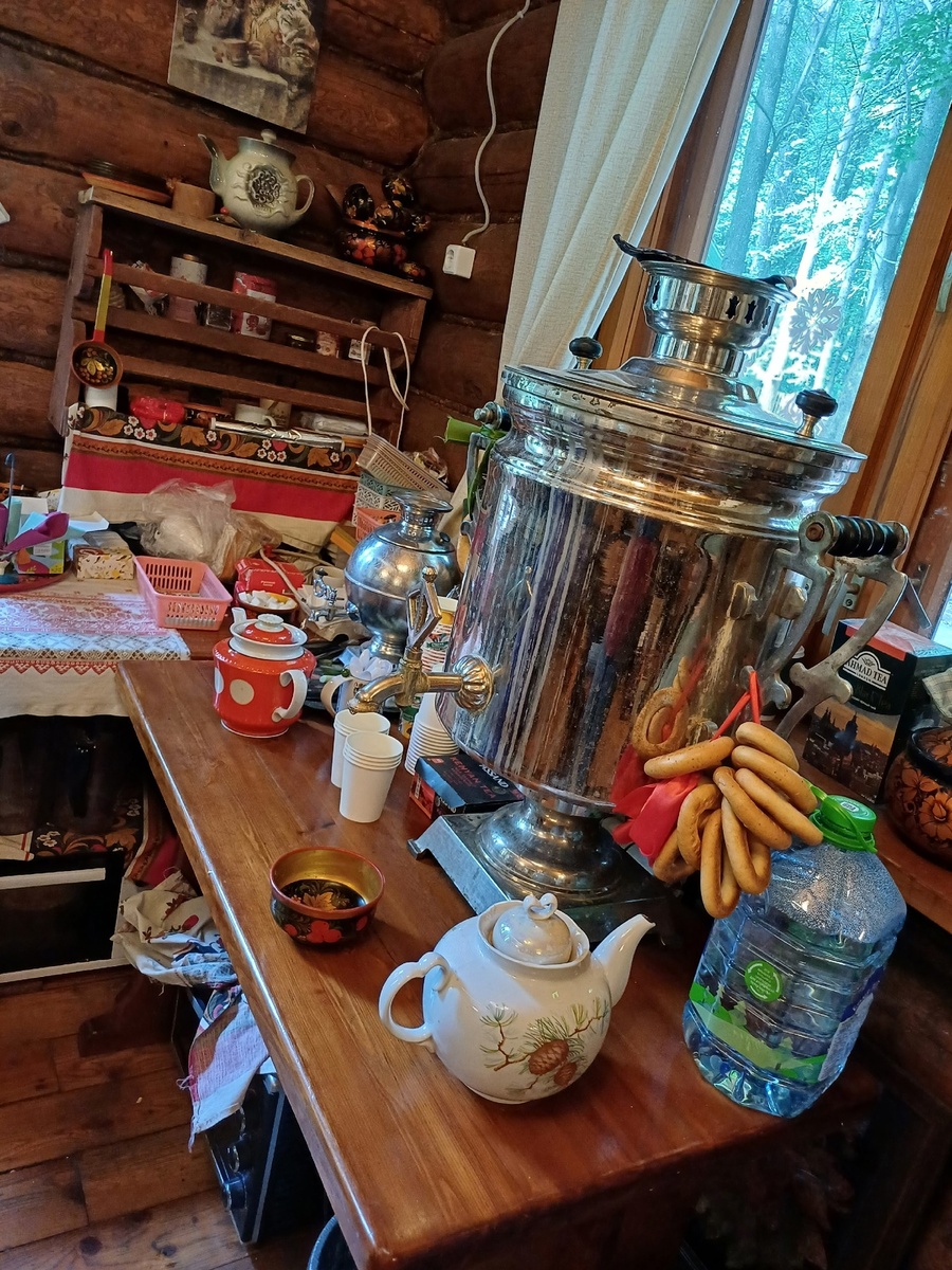 Чай из самовара, чтоможет быть вкуснее.