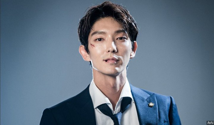 Ли Джун Ки в "Юеззаконном адвокате" находит время не только для мести, но и для любви.