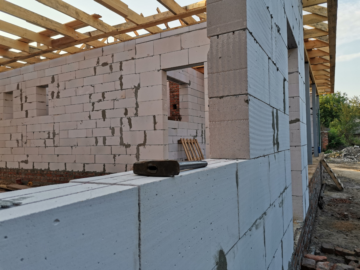 Три основных способа резки газобетона с минимальным пылеобразованием