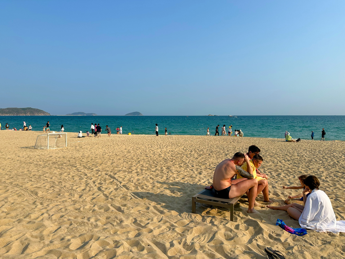 Пляж бухты Ялонг Бей (Хайнань)