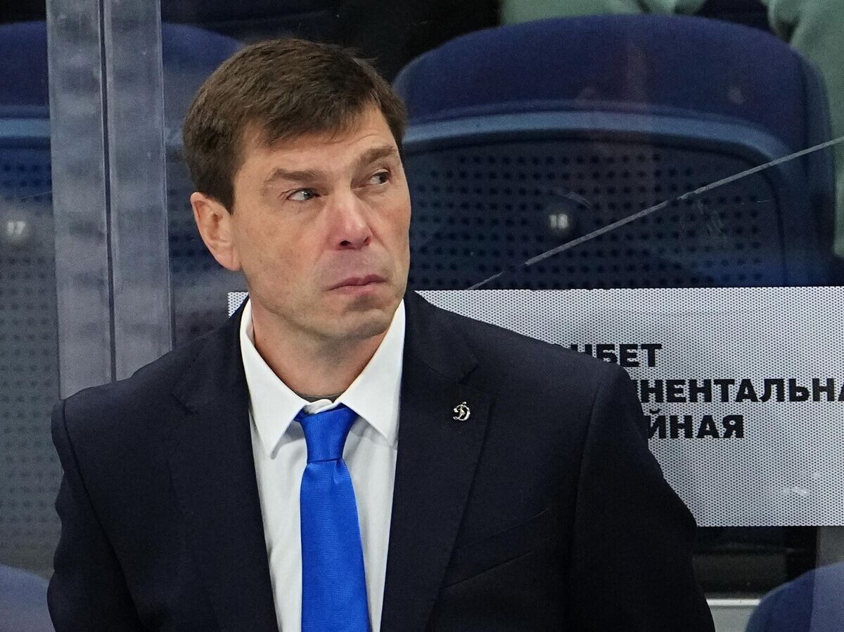    Главный тренер московского "Динамо" Алексей Кудашов в матче КХЛ© РИА Новости / Александр Вильф